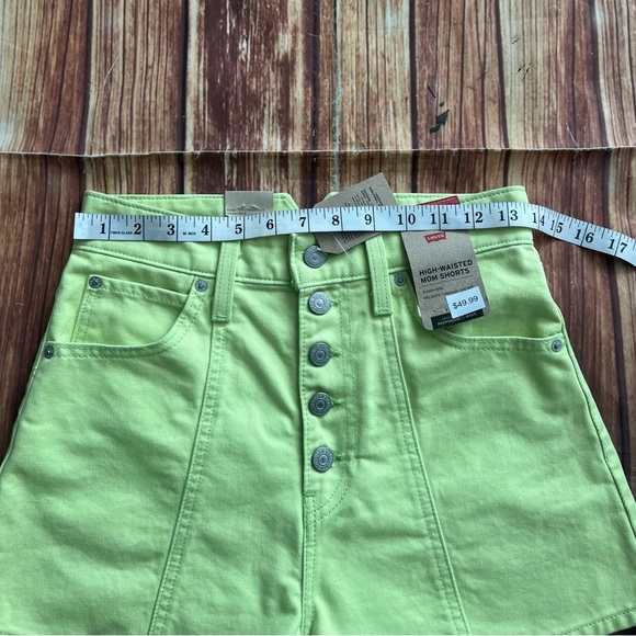 Levi’s Strauss Women’s Notch High Waisted Mom Shorts Daiquiri Green Size 26 - Picture 5 of 9